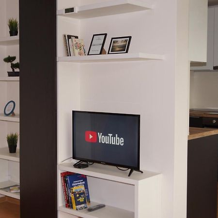 Spacious 2Bdr - Free Parking - Walk Everywhere - 300 Mbps Wifi فارنا المظهر الخارجي الصورة