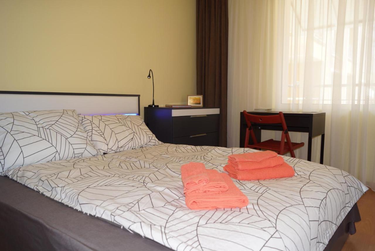 Spacious 2Bdr - Free Parking - Walk Everywhere - 300 Mbps Wifi فارنا المظهر الخارجي الصورة